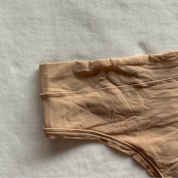 Skims SUMMER MESH MID WAIST THONG - Picture 3 of 5